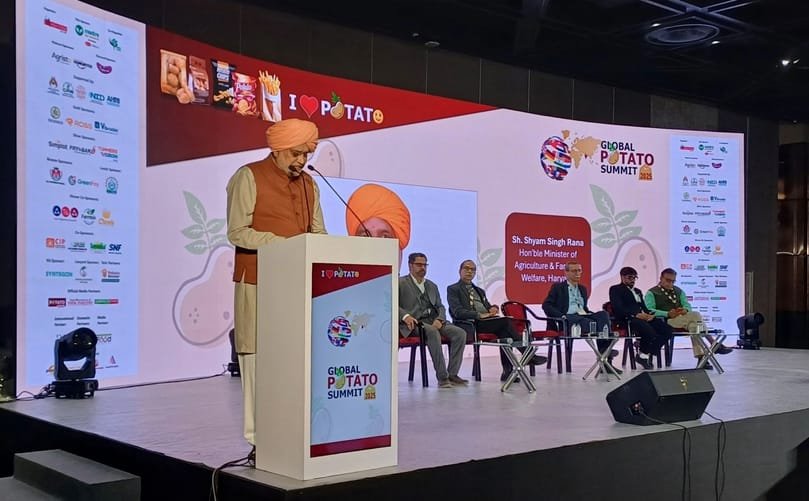 Haryana Agriculture Minister speaking on stage at the Global Potato Summit 2025 in Greater Noida, photo sourced from PotatoPro
