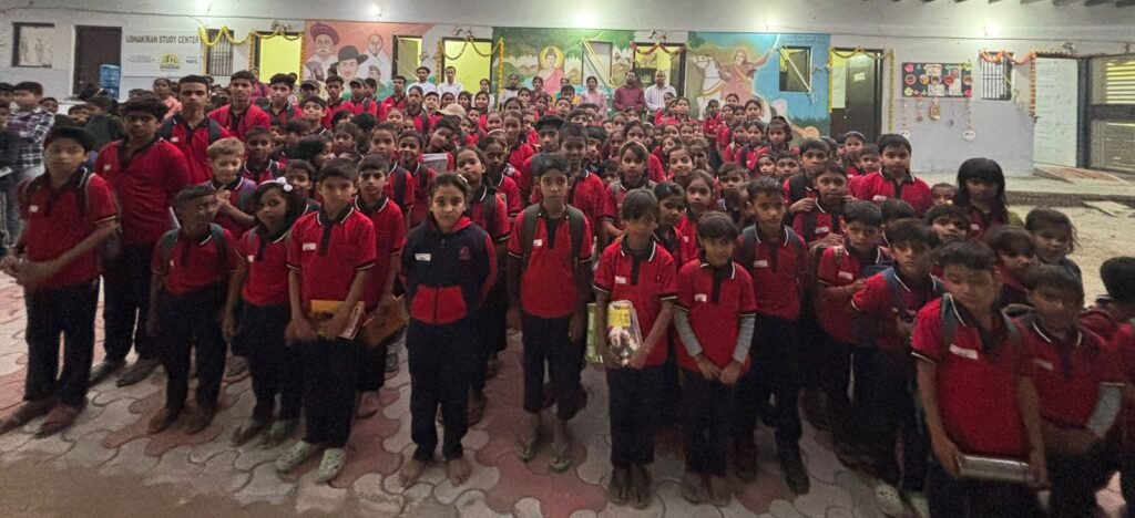 Group photo of students in remedial evening classes at UshaKiran Study Center, Noida, organized with foundation support and volunteers.