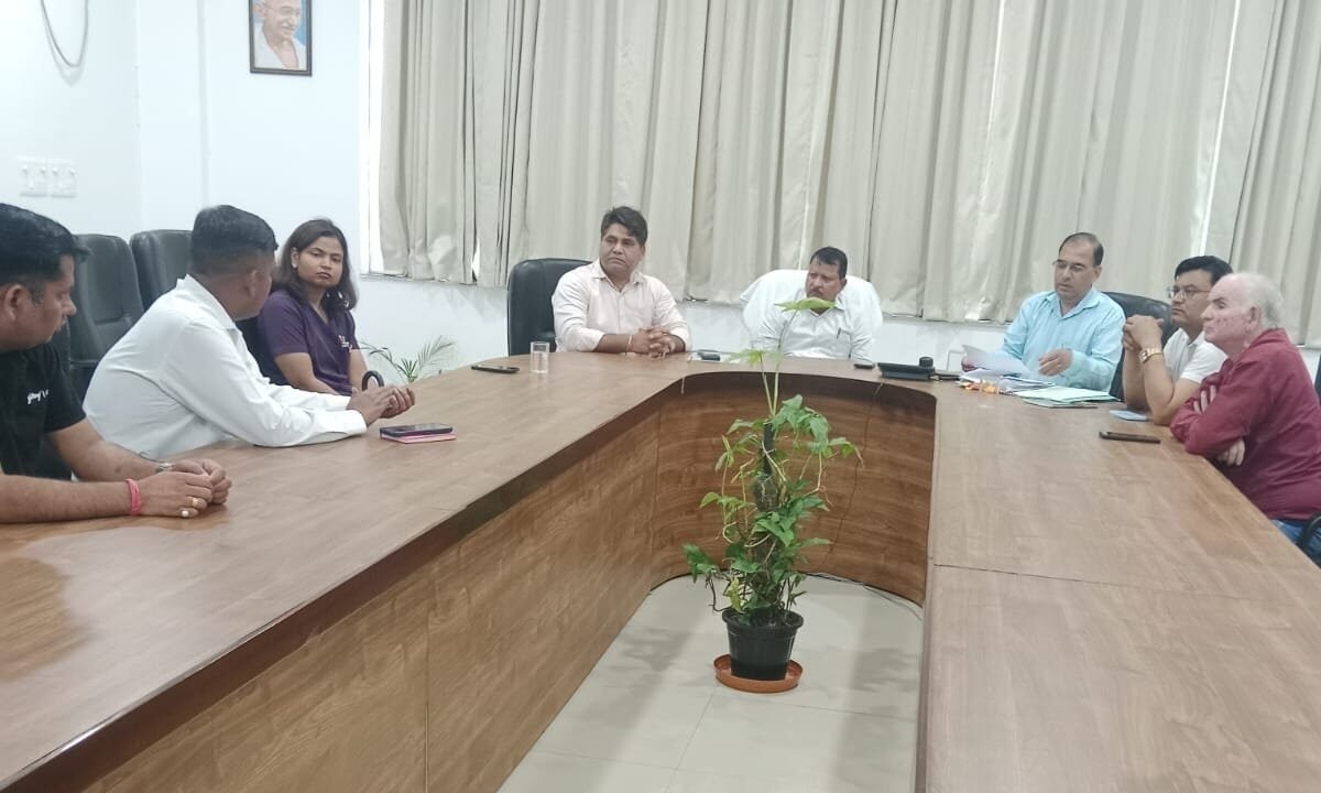 GNIDA officials and representatives during a Greater Noida meeting on community-dog feeding points