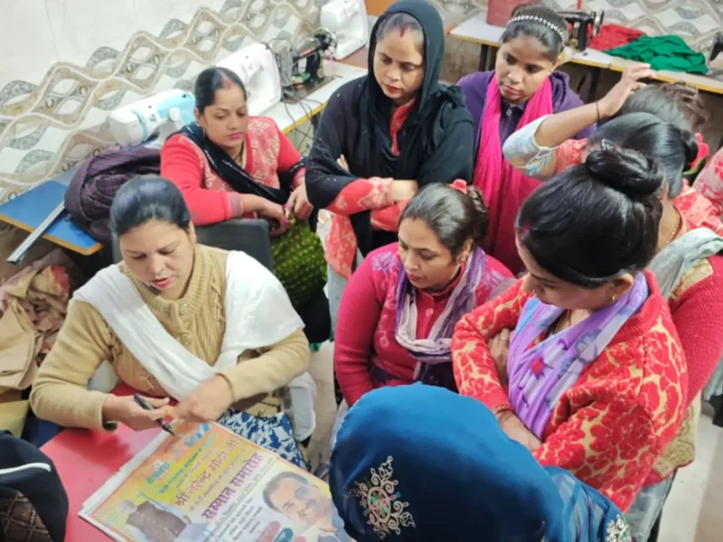 Migrant women learning stitching at SADRAG SARTHAK for Women centre in Nagla Charandas Noida Phase 2