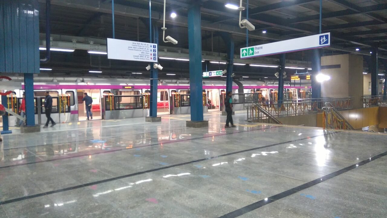 Delhi Metro train at Botanical Garden station on the Magenta Line in Noida