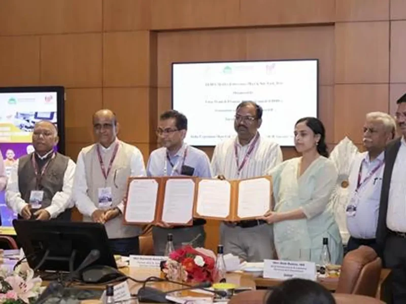 Officials display the signed IPC–UPPPC MoU during the YEIDA MedTech Investors Meet at India Expo Mart, Greater Noida